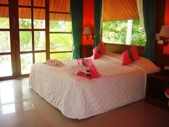 Deluxe Tek Büyük Yataklı Oda, Balkon, Denize Sıfır