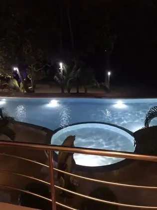 Deluxe Tek Büyük Yataklı Oda, Balkon, Denize Sıfır