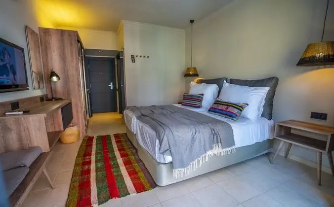 Studio, Kara Manzaralı, Balkonlu