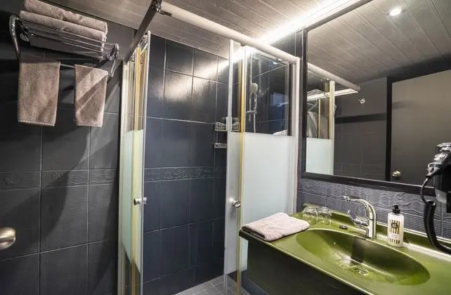 Studio, Kara Manzaralı, Balkonlu
