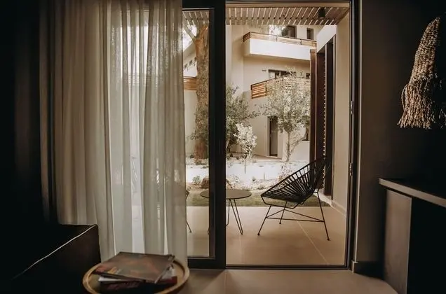 Bungalow, Garden View