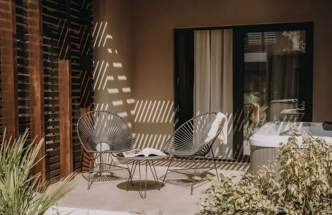 Bungalow, Garden View