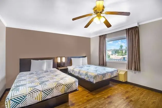 Deluxe Oda, 2 Çift Kişilik Yatak, Sigara İçilebilir, Buzdolabı ve Mikrodalga