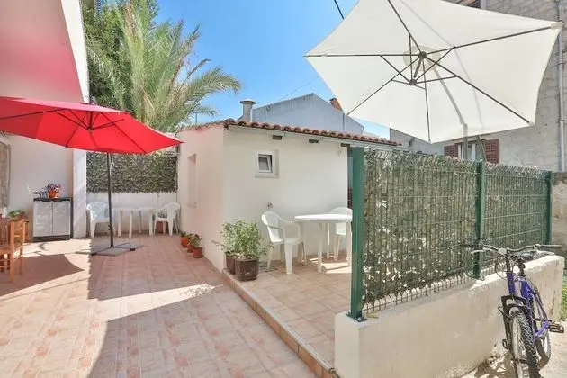 Cute Cottage with Terrace