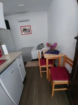 Cute Cottage with Terrace