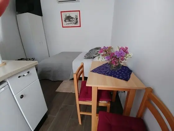 Cute Cottage with Terrace