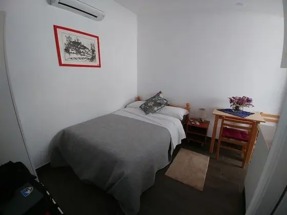 Cute Cottage with Terrace