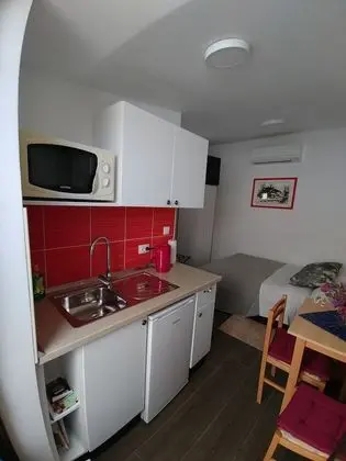 Cute Cottage with Terrace