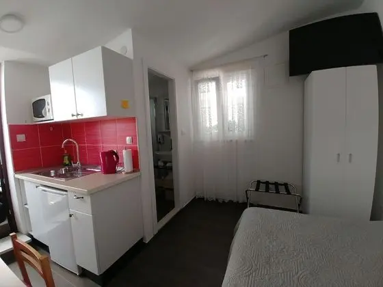 Cute Cottage with Terrace