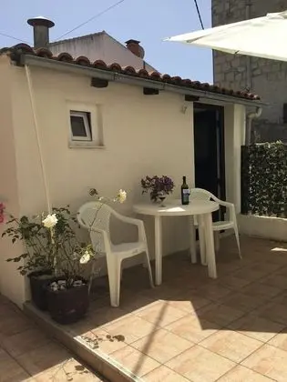 Cute Cottage with Terrace