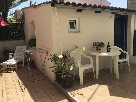 Cute Cottage with Terrace