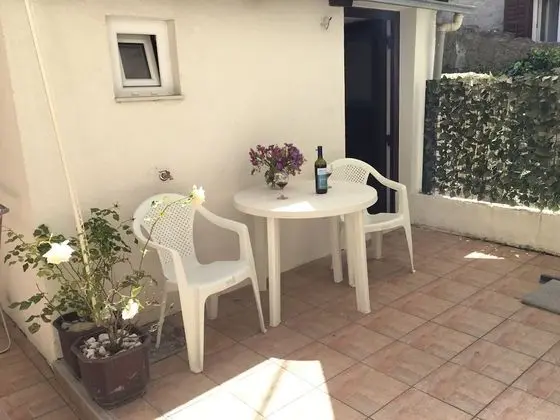 Cute Cottage with Terrace