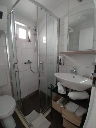 Cute Cottage with Terrace