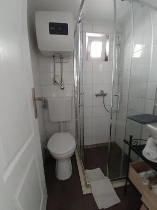 Cute Cottage with Terrace