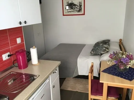 Cute Cottage with Terrace