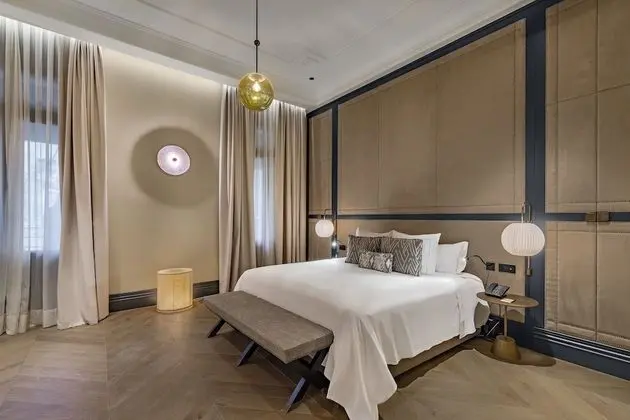 Premium Tek Büyük Yataklı Oda