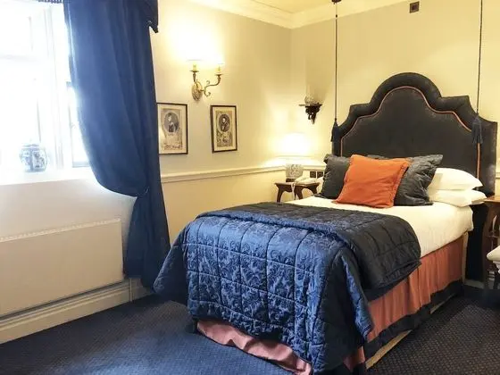 Basic Tek Büyük Yataklı Oda (small, cosy, 3/4 bed)