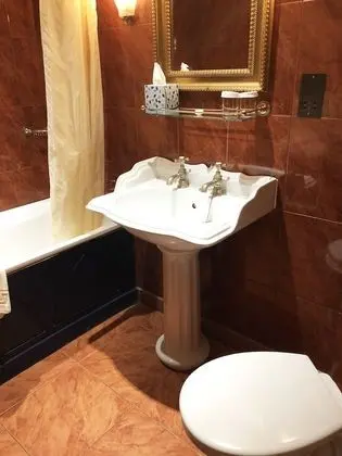 Basic Tek Büyük Yataklı Oda (small, cosy, 3/4 bed)