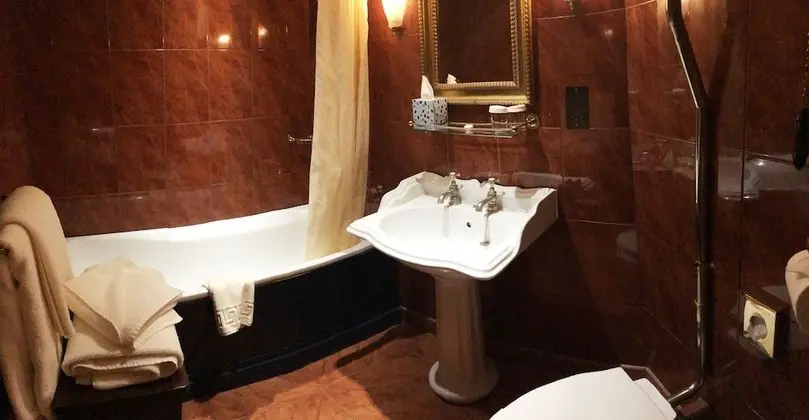 Basic Tek Büyük Yataklı Oda (small, cosy, 3/4 bed)