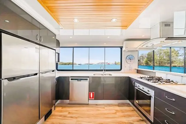 Luxury Karavan, 4 Yatak Odası, Nehir Manzaralı (Blue Sky)
