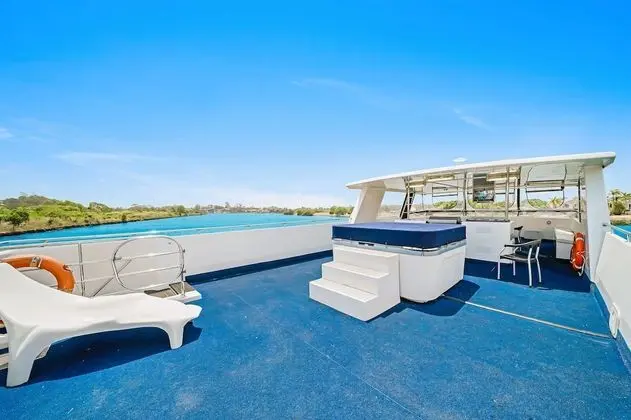 Luxury Karavan, 4 Yatak Odası, Nehir Manzaralı (Blue Sky)