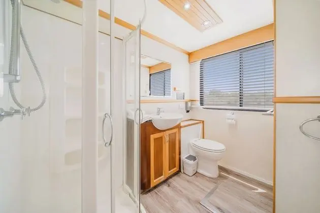 Luxury Karavan, 4 Yatak Odası, Nehir Manzaralı (Blue Sky)