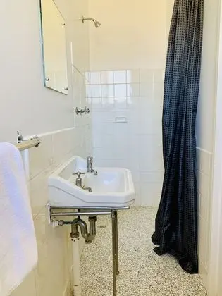 Basic Tek Büyük Yataklı Oda