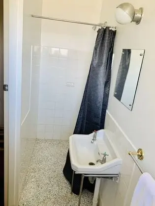 Basic Tek Büyük Yataklı Oda
