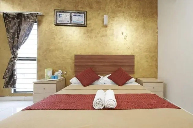 Deluxe Queen Room