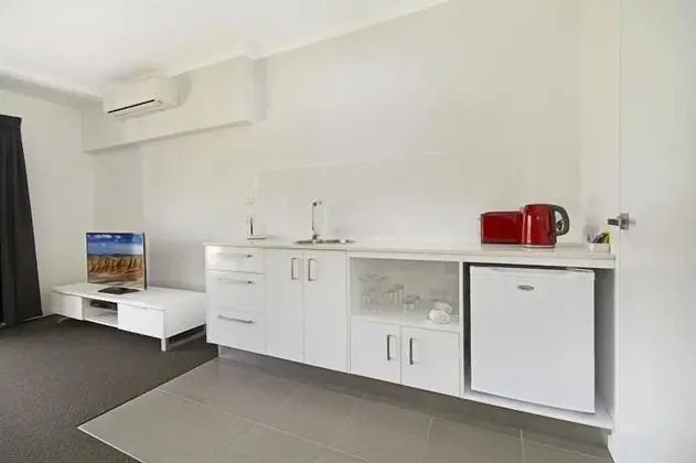 Luxury Süit, 1 Yatak Odası, Sigara İçilmez, Balkon (Luxury Queen Motel Room)