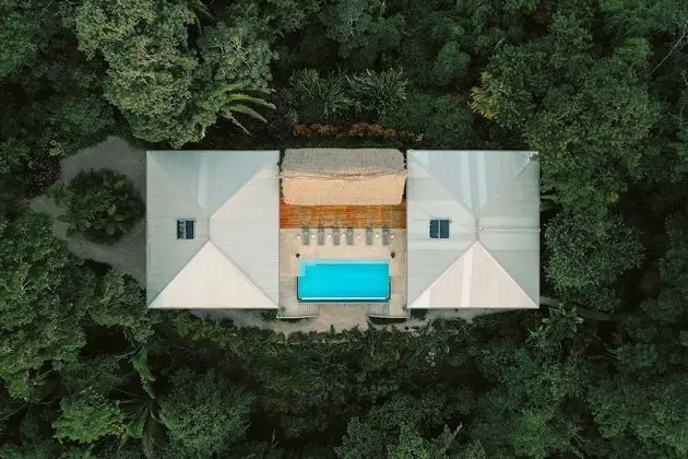 Signature Canopy Suite