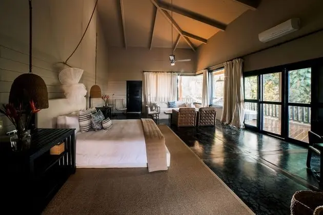 Signature Canopy Suite
