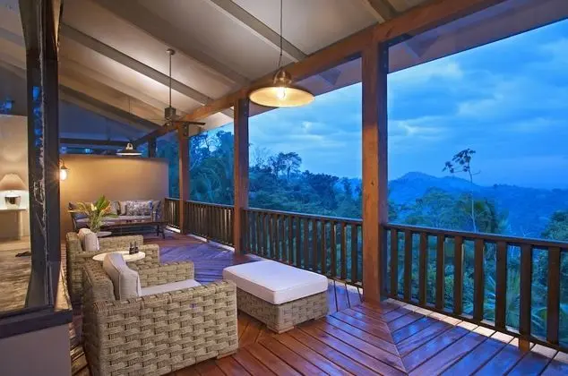 Signature Canopy Suite