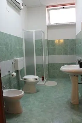 Classic Tek Büyük veya İki Ayrı Yataklı Oda, Banyolu/Duşlu
