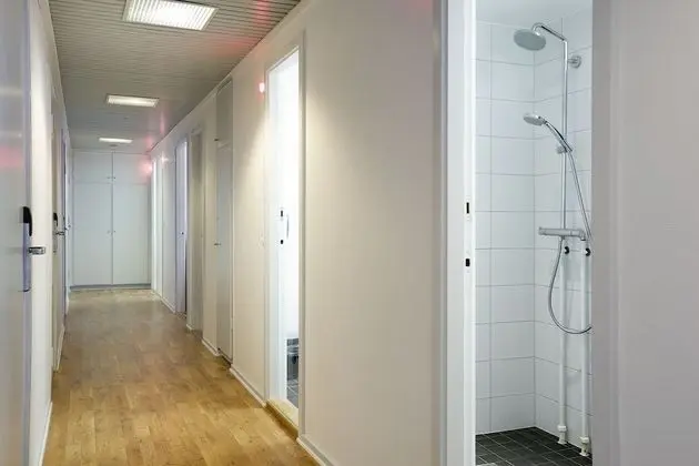 Tek Büyük veya İki Ayrı Yataklı Oda, Ortak Banyo