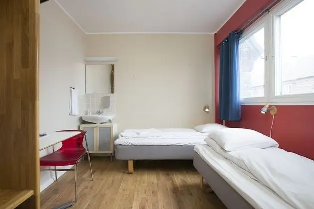 Tek Büyük veya İki Ayrı Yataklı Oda, Ortak Banyo