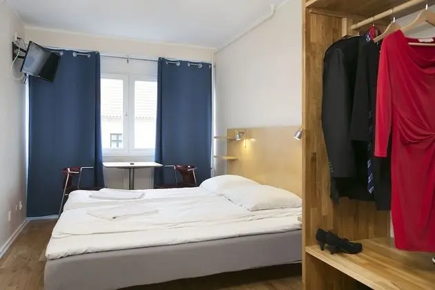 Tek Büyük veya İki Ayrı Yataklı Oda, Ortak Banyo