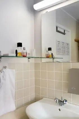 Tek Büyük veya İki Ayrı Yataklı Oda, Ortak Banyo
