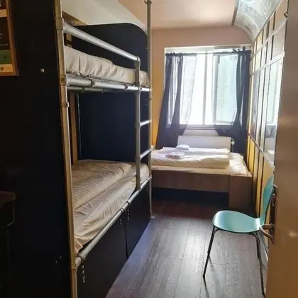 Üç Kişilik Oda