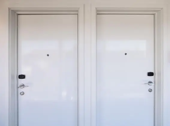 SIDE-BY-SIDE 2 ROOMS NEXT TO EACH OTHER