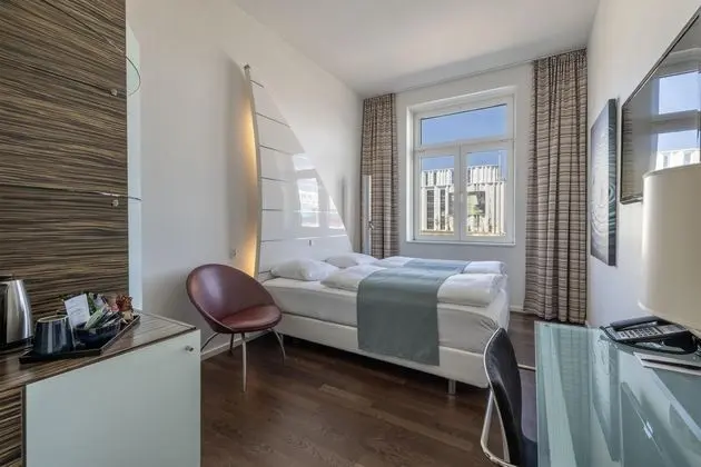 SIDE-BY-SIDE 2 ROOMS NEXT TO EACH OTHER