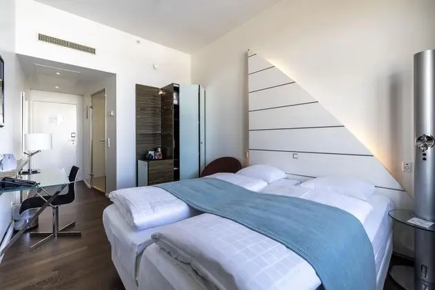 SIDE-BY-SIDE 2 ROOMS NEXT TO EACH OTHER