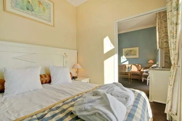 Standard Queen Room