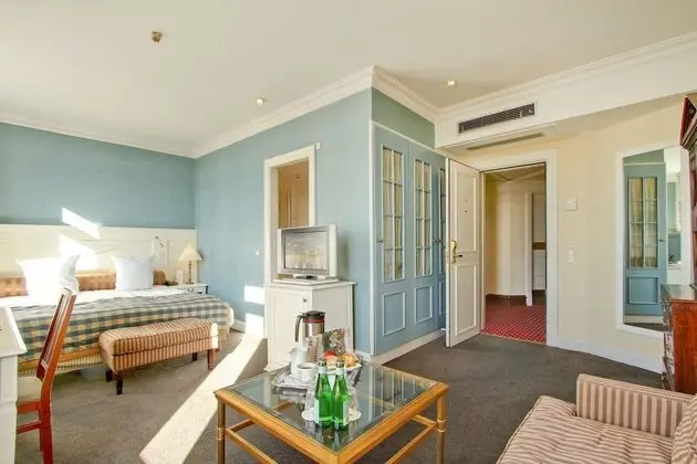 Standard Queen Room