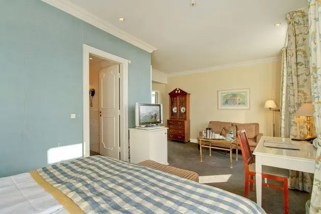 Standard Queen Room