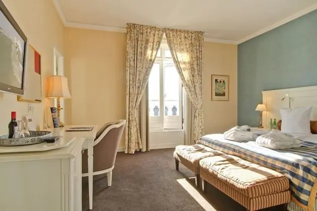 Standard Queen Room