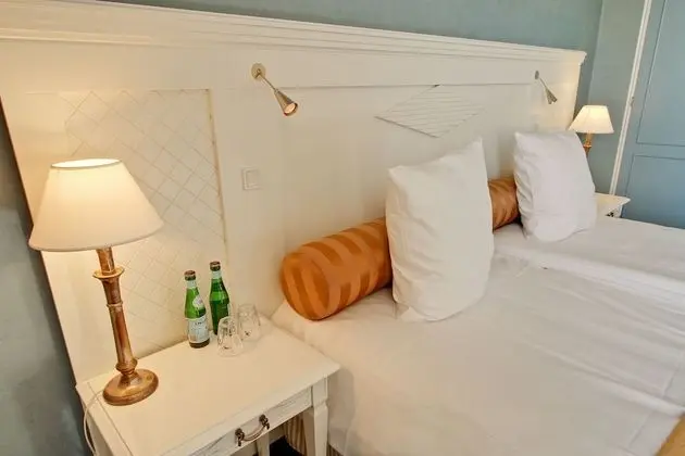 Standard Queen Room