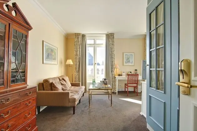 Standard Queen Room