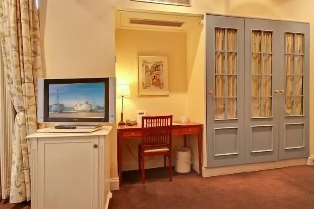 Standard Queen Room