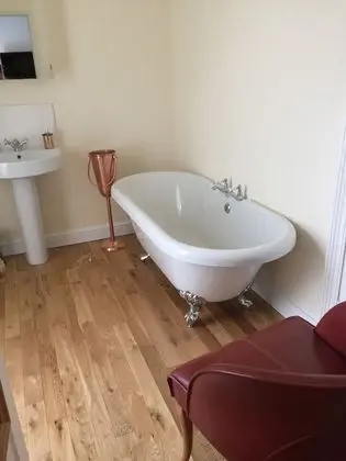 Tek Büyük Yataklı Oda, Küvet (Christchurch Room)